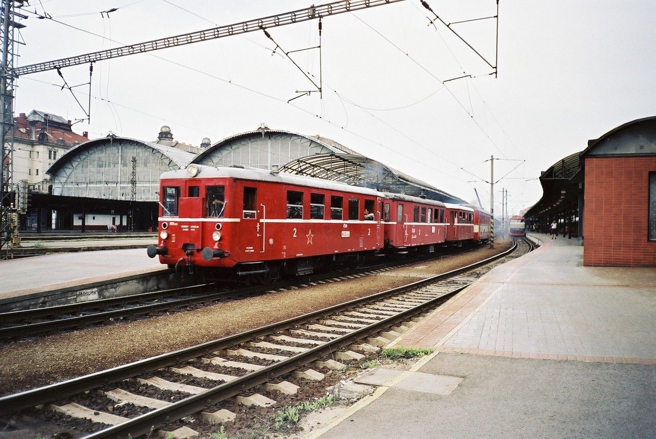 M 131.105 (Plz. drha) na hlavnm ndra pi odjezdu zvl. vlaku do Phy-Branka, 1.6.2003