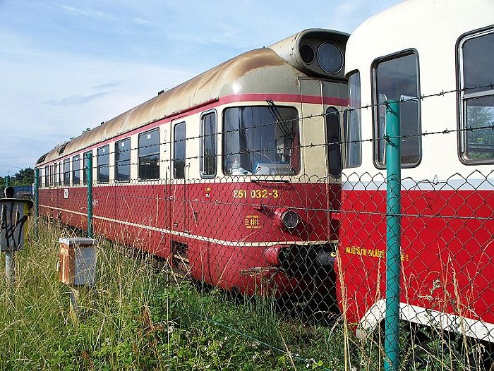 851 032-3