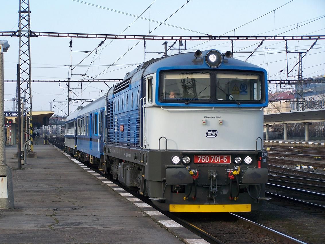 750 701 na ele R 1252 - Praha Smchov - 5.3.2011.