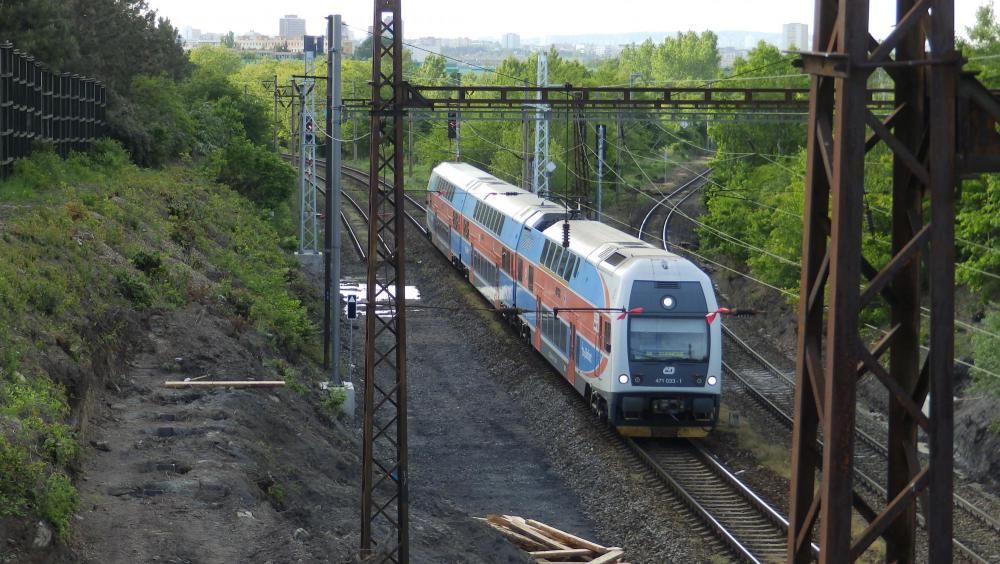 Hostiva� 18.5.2015 - usazen� z�pory na konci stavby