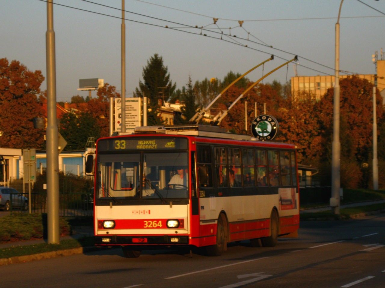 14TrR ev.�. 3264 na �ipsk� osv�cena posledn�mi paprsky zapadaj�c�o slunce