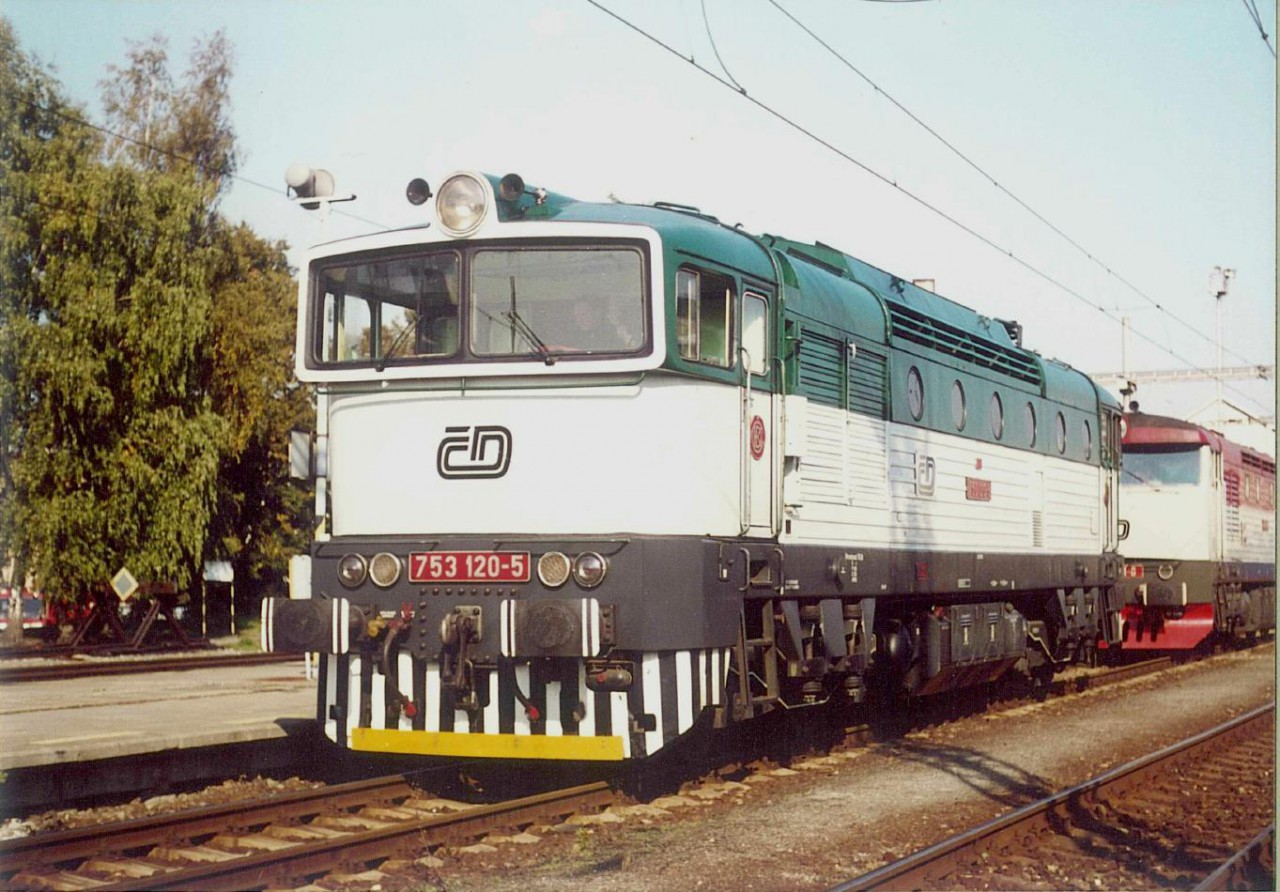753 120-5 a 751 371-6 Vstava 150 let trati Praha - st nad Labem v Kralupech dne 30.9.2000