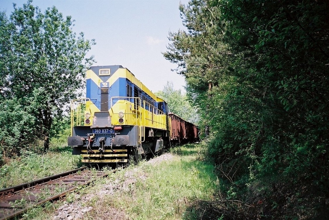 740.837 ve vlekovm vlaku z dolu Libun jede do st. K. ehrovice, 30.5.2005
