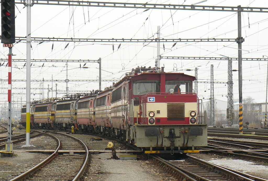 704 017-3+230. B�eclav(12.3.2013,foto-Ale� Kr�ka)