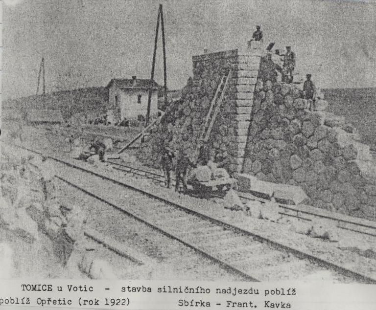 Stavba mostku u Opetic - 1922 (pouit fotografie z publikace  ke 120 letm trat)