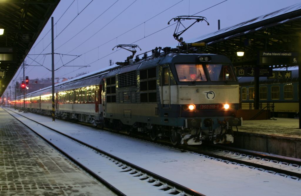 350 019 se soupravou od EN 444 Slovakia