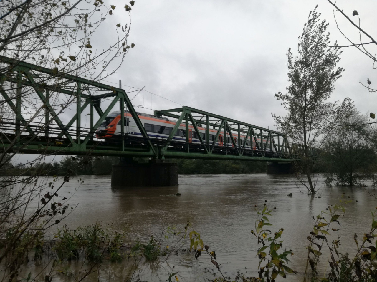 Most pes eku Odru ve stanici Olza. Troku divn co ? :-)