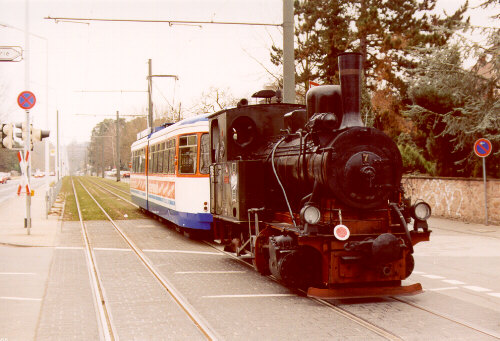 transport parni lokomotivy  v nemeckem Darmstadtu