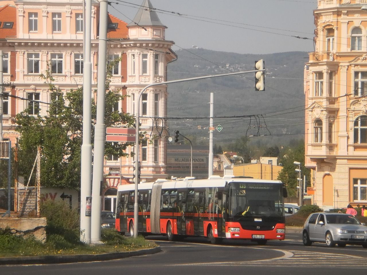 521 �ek� na semaforu v Dubsk�.