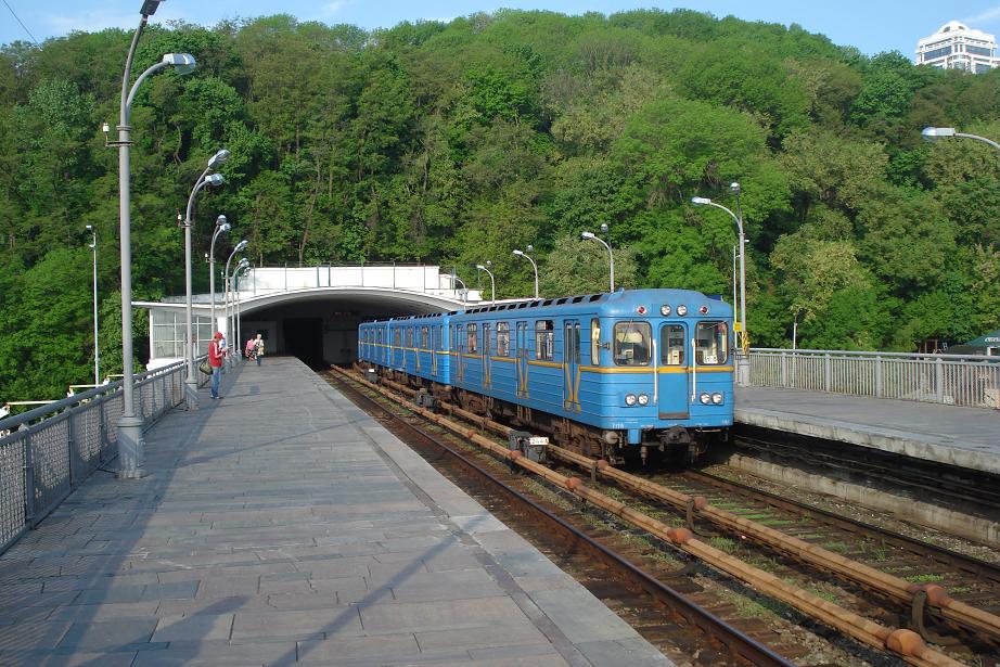 Metro, stanice Dnipro.