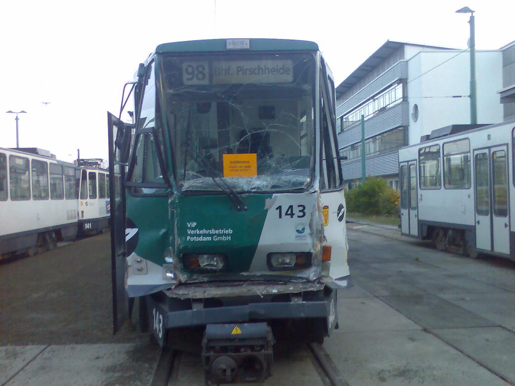 Je�t� kompletn� v�z 143 po nehod� v roce 2011
