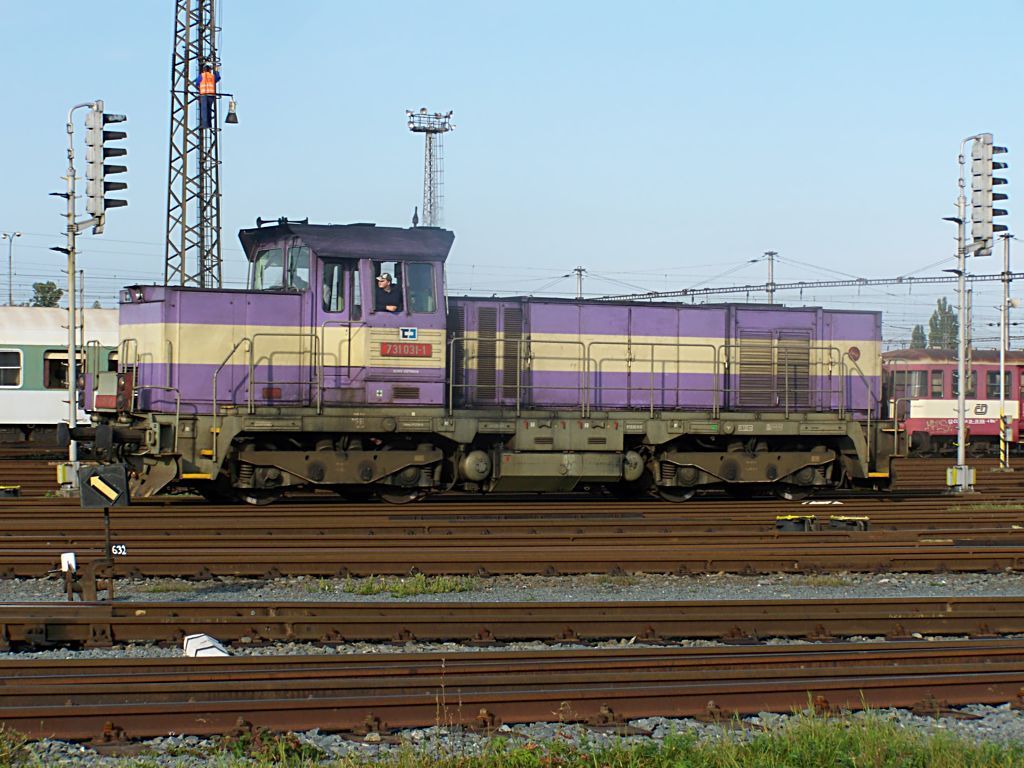 731 031-1 posunuje v Olomouci nkladnm ndra 2.10.2009(foto Pavel Valenta)