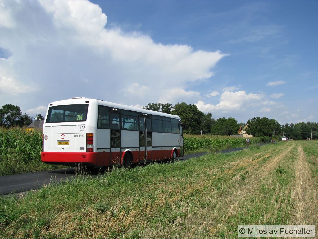 Ev. �. 138 (SOR B 10,5) jede po obj�zdn� trase ve sm�ru na Kom�rov.
