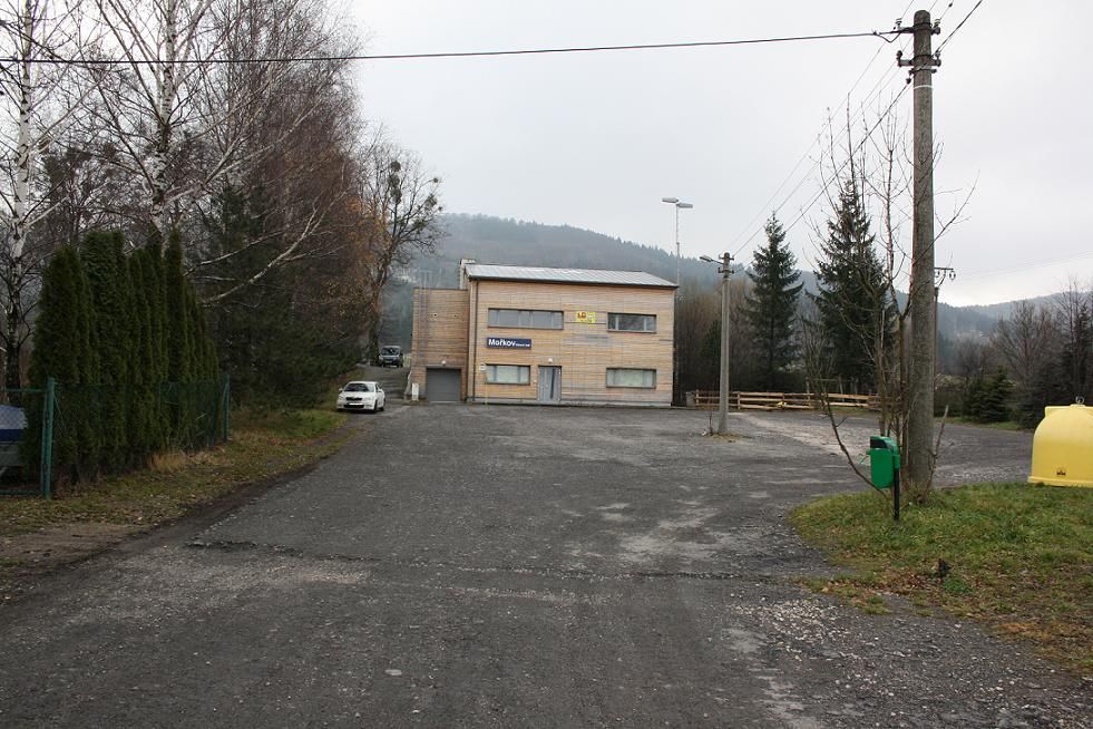 Budova zast�vky s obrati�t�m pro autobusy