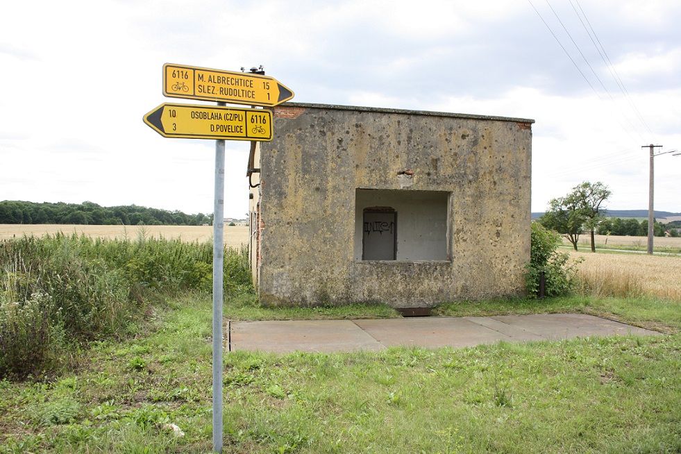 Do obce je to od �eleznice jeden kilometr