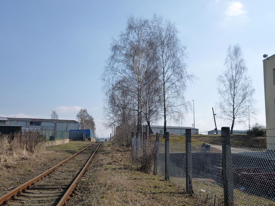konec vle�ky loko a stoup�n� kmenov� koleje