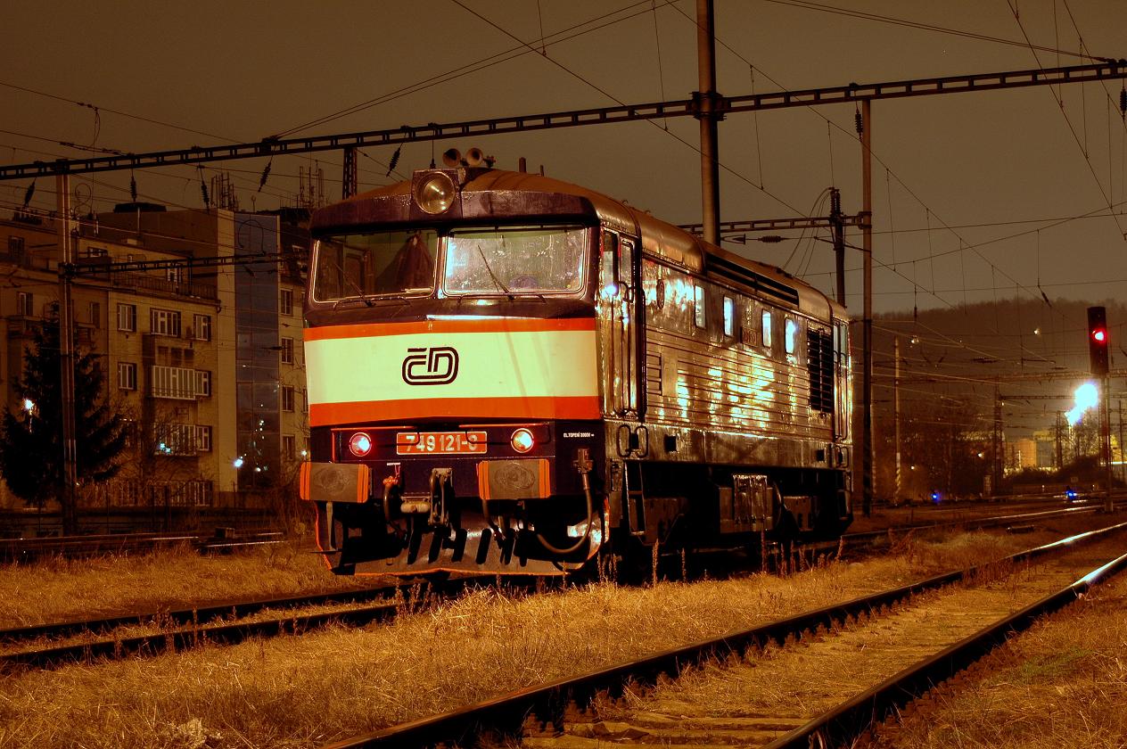 749.121 jako lv. na �vrati z depa na ONJ - �as 6:31 - Praha Vr�ovice - 14.12.2013.