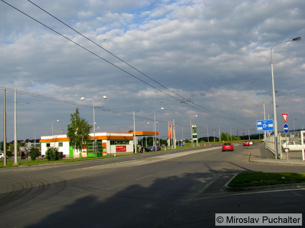 Tra� od Ostroje ke Globusu. Lev� stopa bude minulost�.