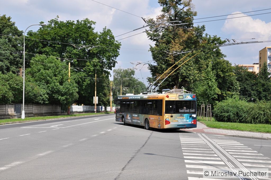 Ev. �. 90 (Solaris Trollino 12 AC) v k�i�ovatce Olomouck� � Purky�ova.