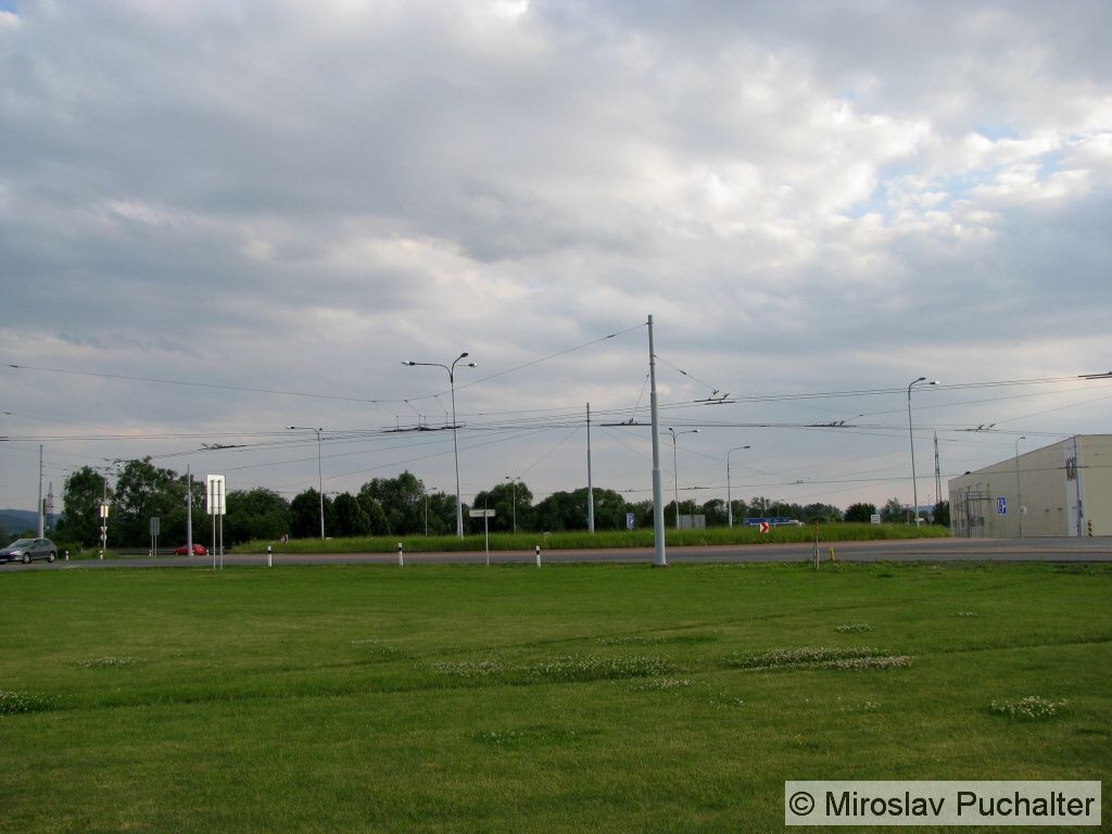 Pohled na kruhov� objezd u Globusu.
