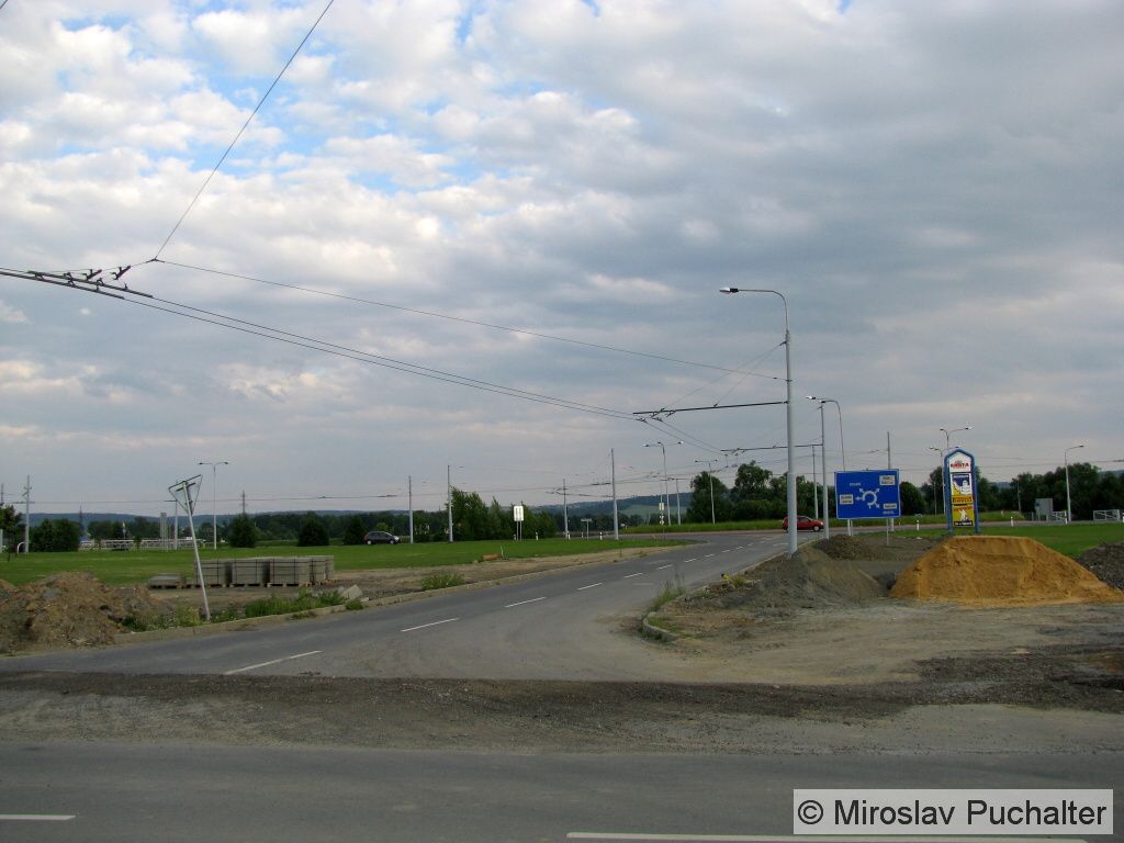 Sou�asn� vjezd pro trolejbusy na kone�nou 