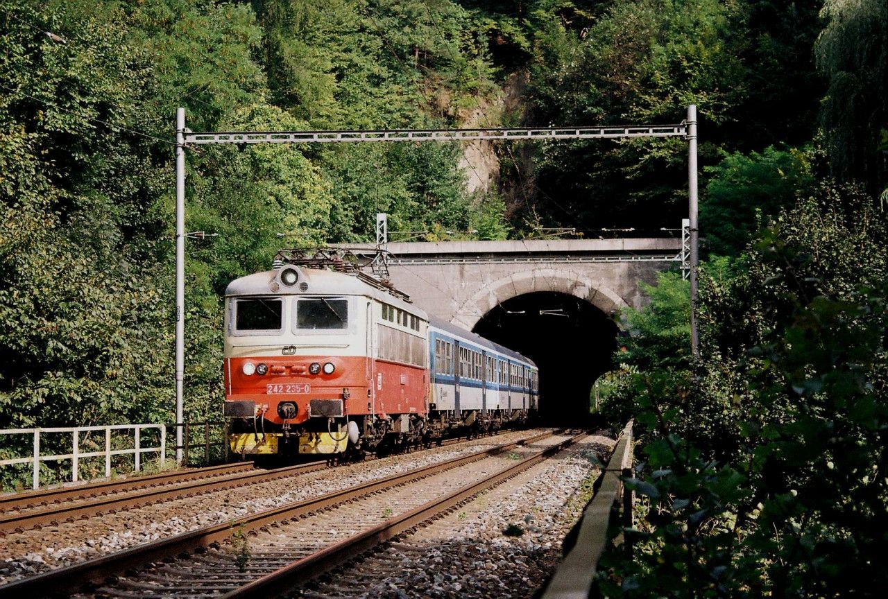 242.235 Babice n. Svitavou - Blovice n.S. (tunel 4)  15.9.2021, Os 4719 (Letovice - Kenovice h.n.)