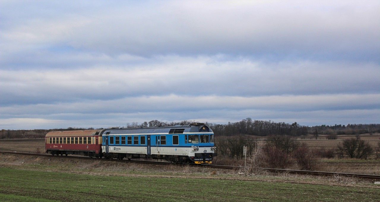 R1145 v ele s 854.004 m do dal stanice Praha akovice.