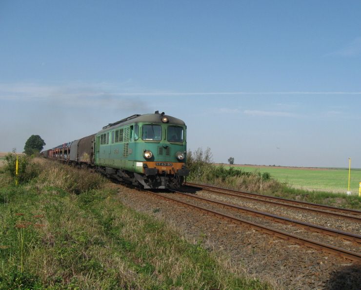 ST 43-80 na nkladnm vlaku u zastvky Szybowice