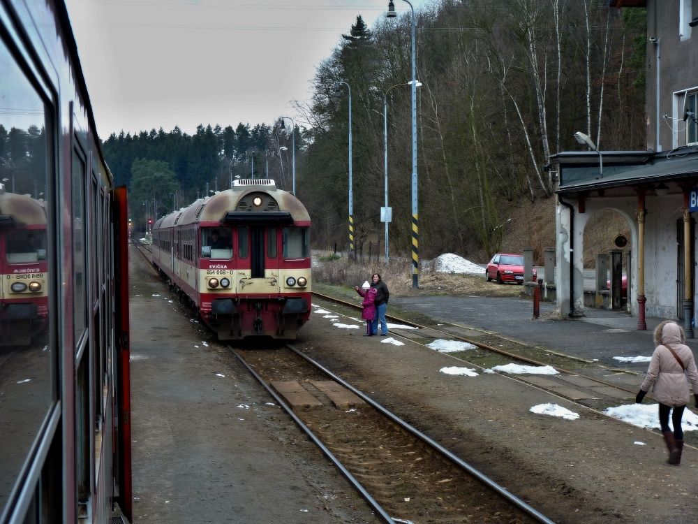 854.008 + 2�054, Pos�len� R 1115 B�l� pod Bezd�zem (z 1112)
