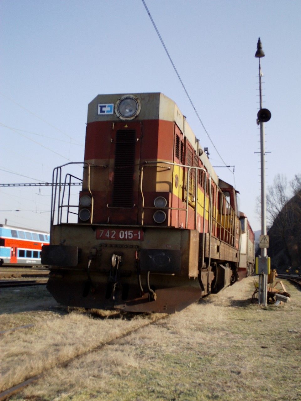 Bizon 742.015 vedle Bar�i v berounsk� st., 2.2.2012