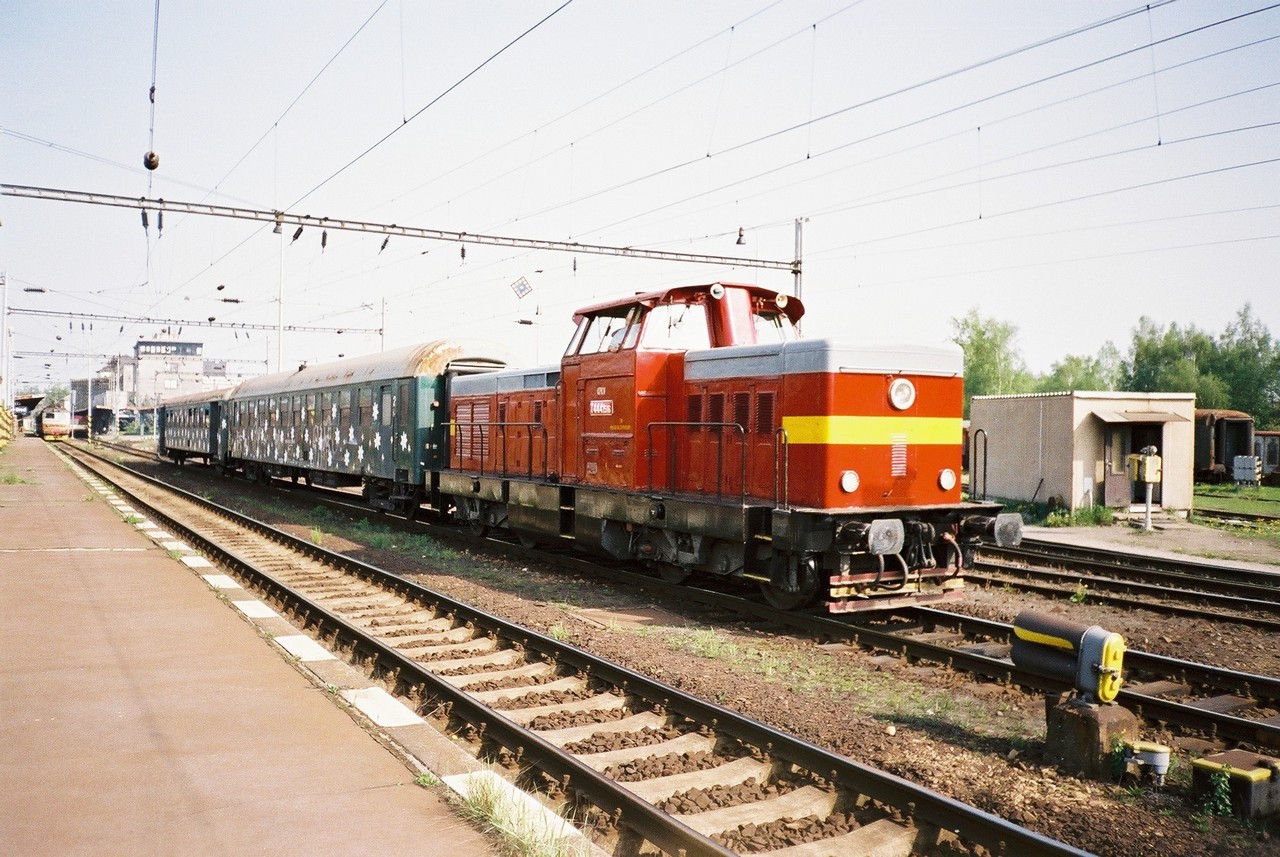 T 444.1516 pi odjezdu ve zvl. vlaku do Chotboe ve st. Havlkv Brod 8.5.2003