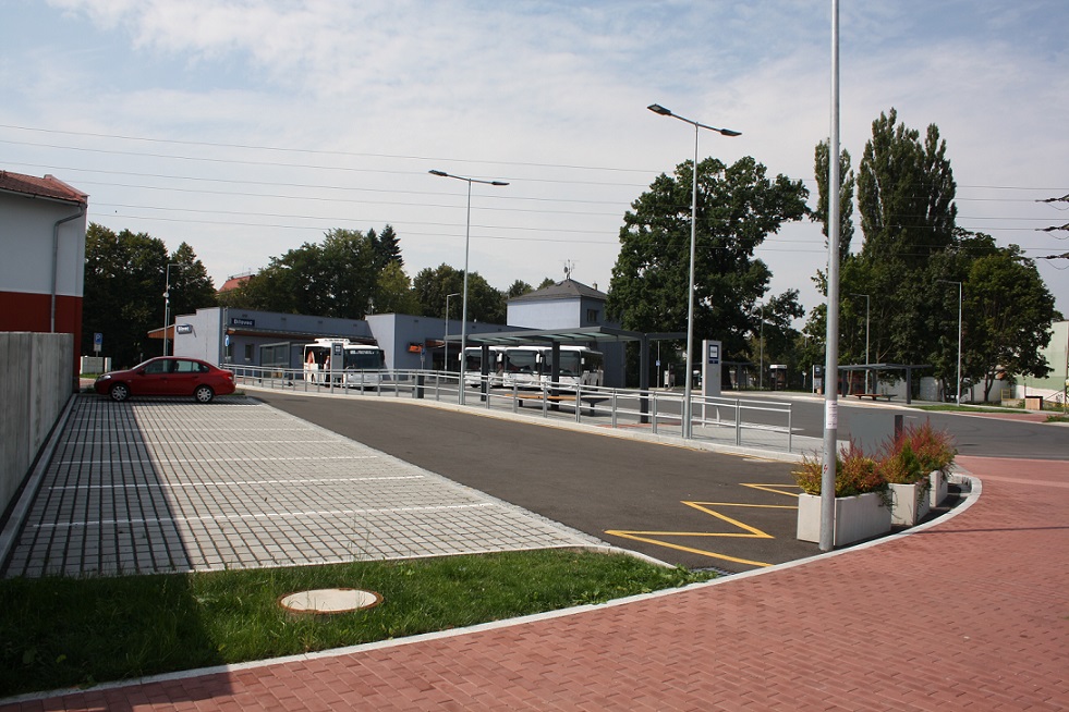 Nov parkovac msta vedle autobusovho stanovit a dopravny