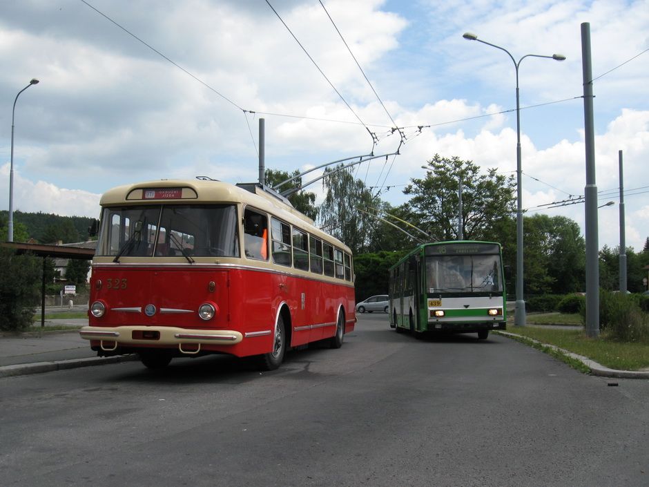 Vozy 323 a 439 v Doubrace
