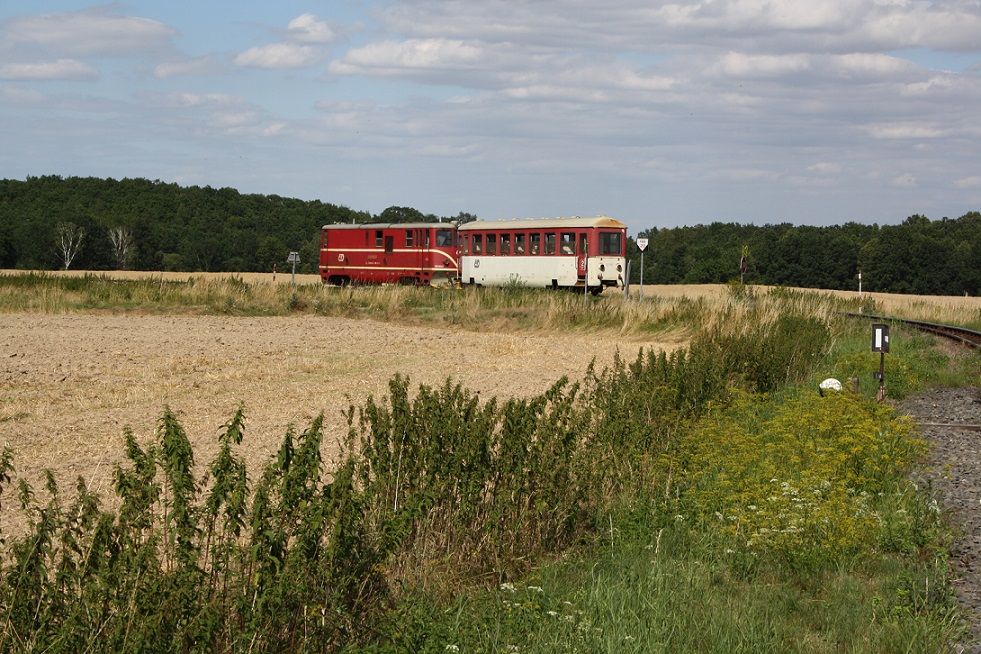 Odjdjc vlak Os 20609 linky S16 (705.913 + Btu590.905) ze Slezskch Rudoltic do Osoblahy