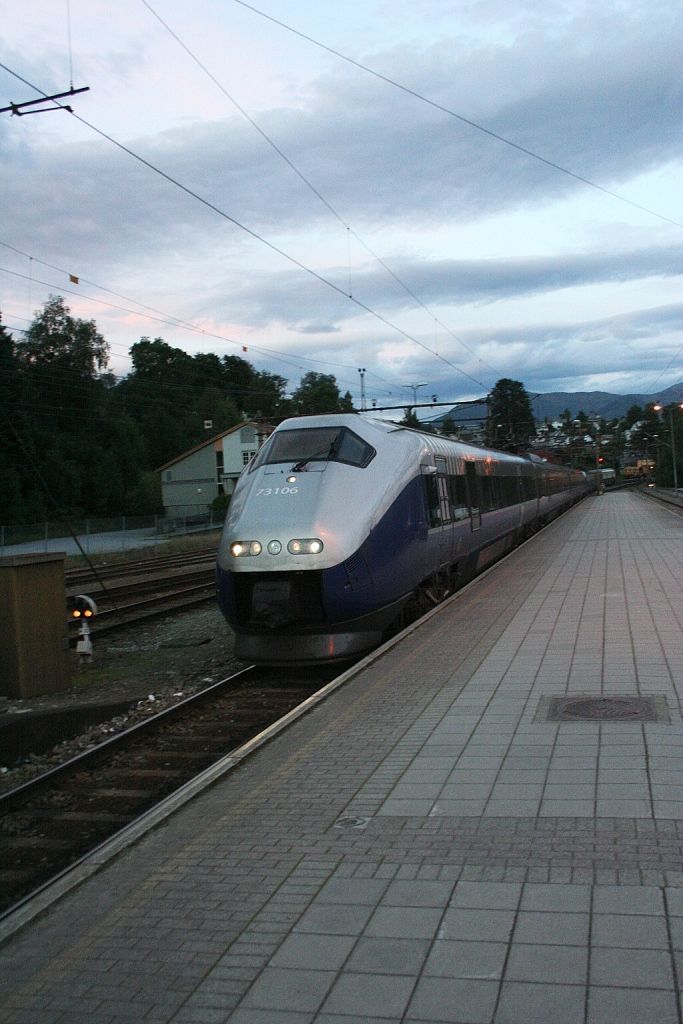Foceno ve 21:30, tma byla a� kolem 23:00