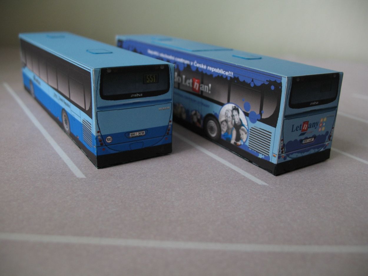 jednoduch� pap�rov� vyst�ihov�nka autobusu