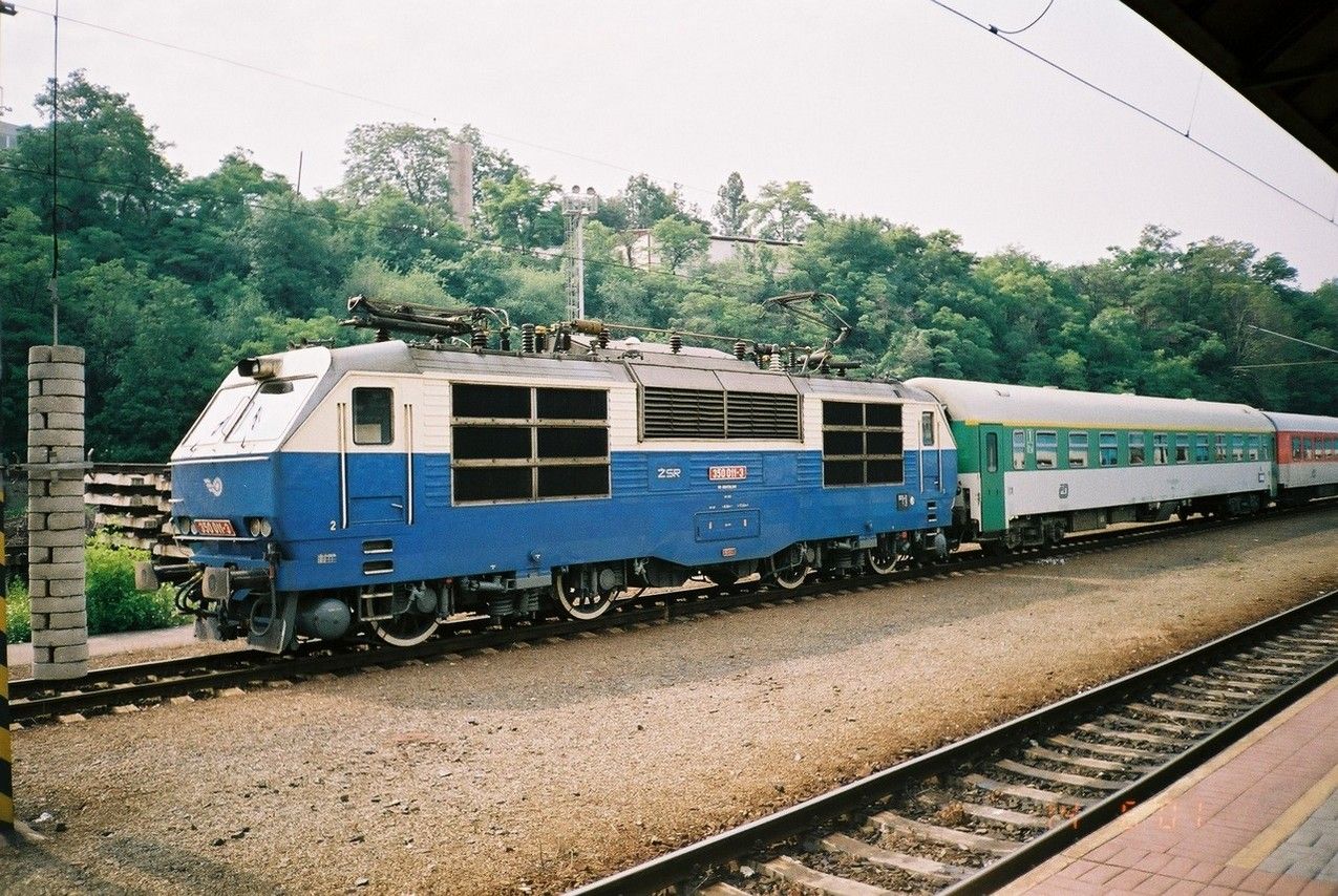 350.011 na hlavn�m n�dra�� v Praze, 14.6.2001