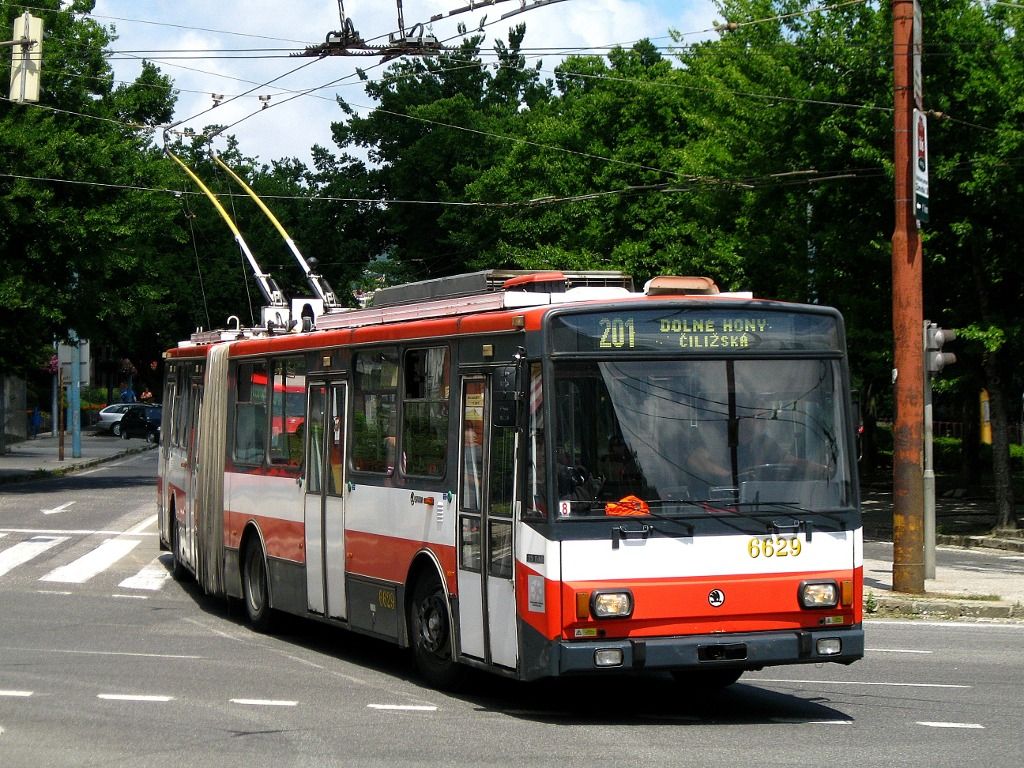 15Tr ev.�. 6629 smeruje na linke 201 do Doln�ch honov