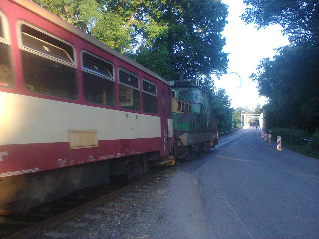 sobota 14.6 2014 os.28419 most Duha Bechyn� 113 001 + 2x 010