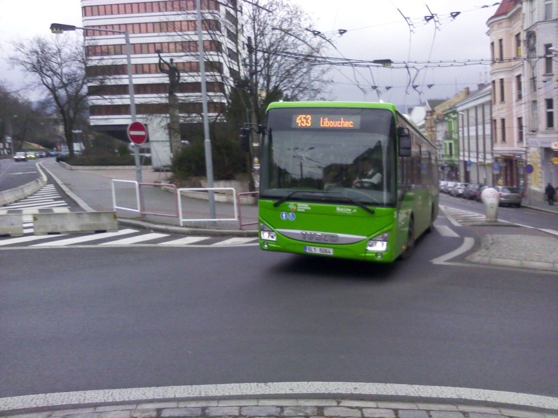 Irisbus crossway 12m na lince 592453 do Libouchec
