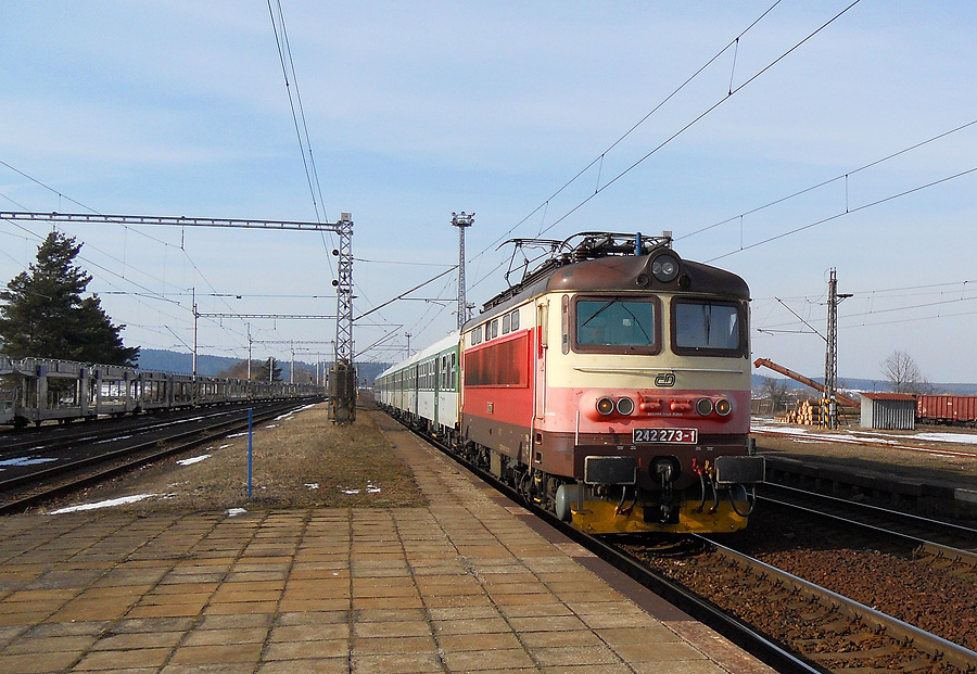 242 273-1 zastavuje v Kianov s Os 4913 | 8. dubna 2013