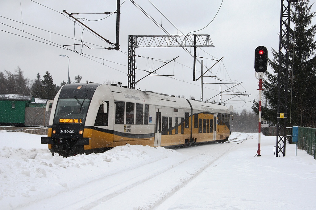 SA 134-003 , os.vlak z Jelen� Gory p�ij�d� v 11:50 h do Szkl.Poreby G�rna