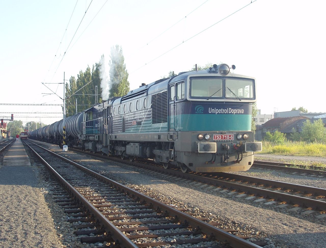 753 718-6+740 410-6 Hul�n(15.6.2006-foto:M.Nesrsta)