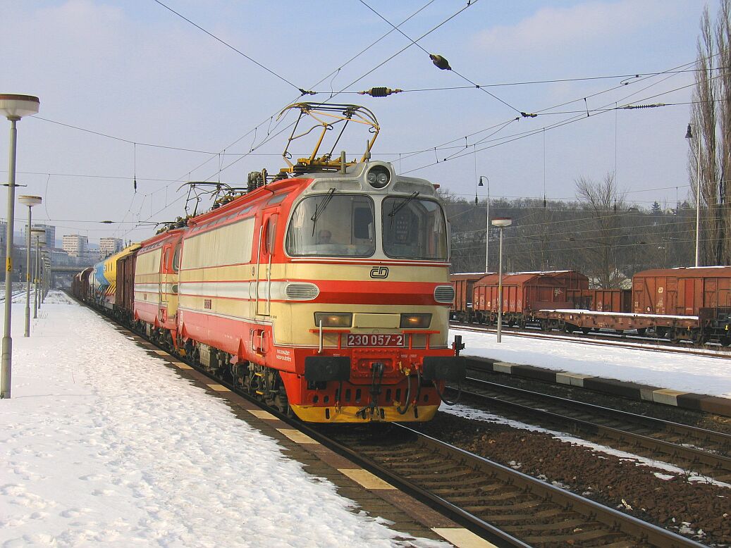 Dvoj�e 230.057+059 3.3.2005 Brno-Kr�lovo Pole