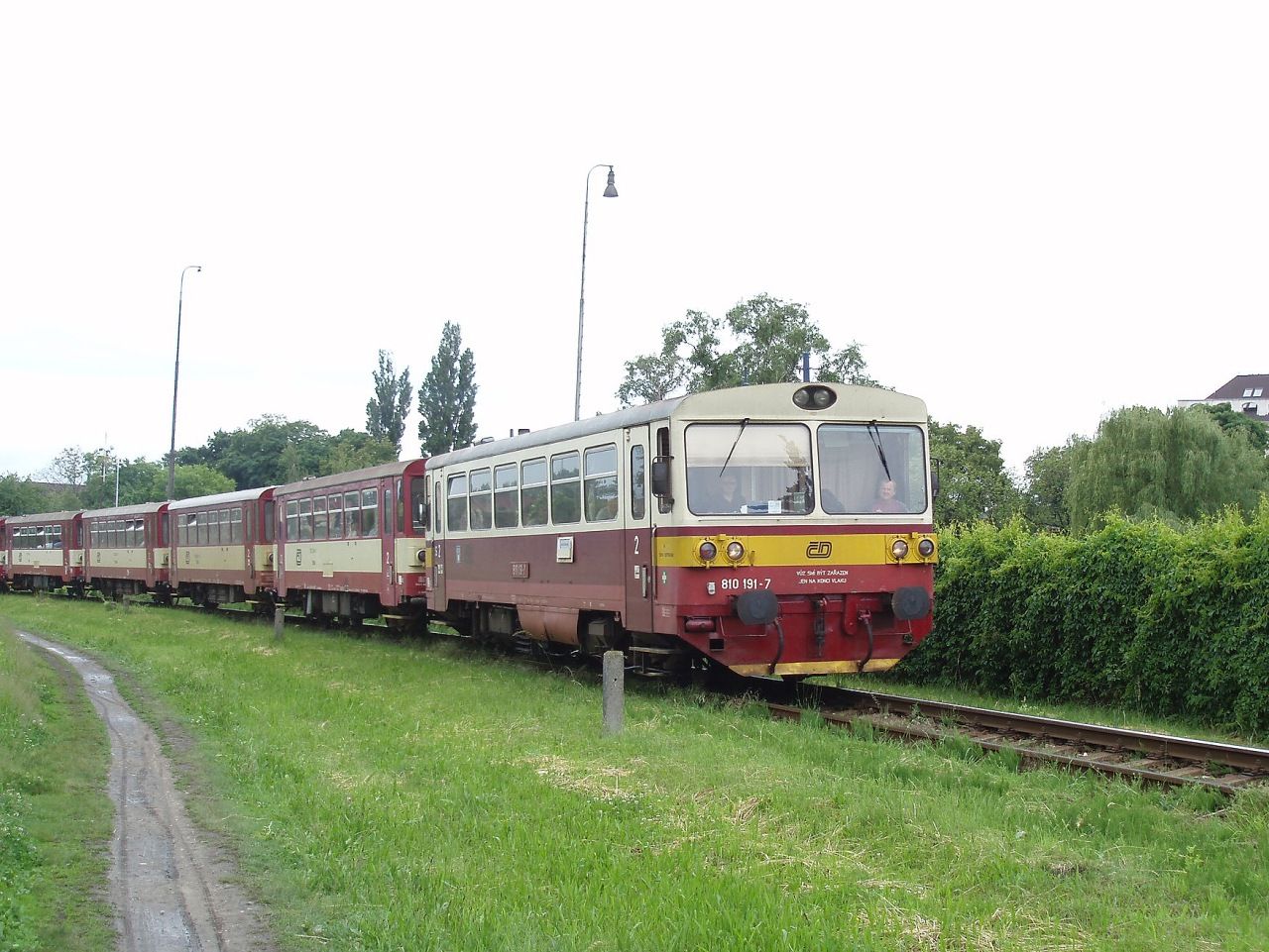 810 191-7 Hole�ov(Os 3913,30.5.2006-foto:M.Nesrsta)