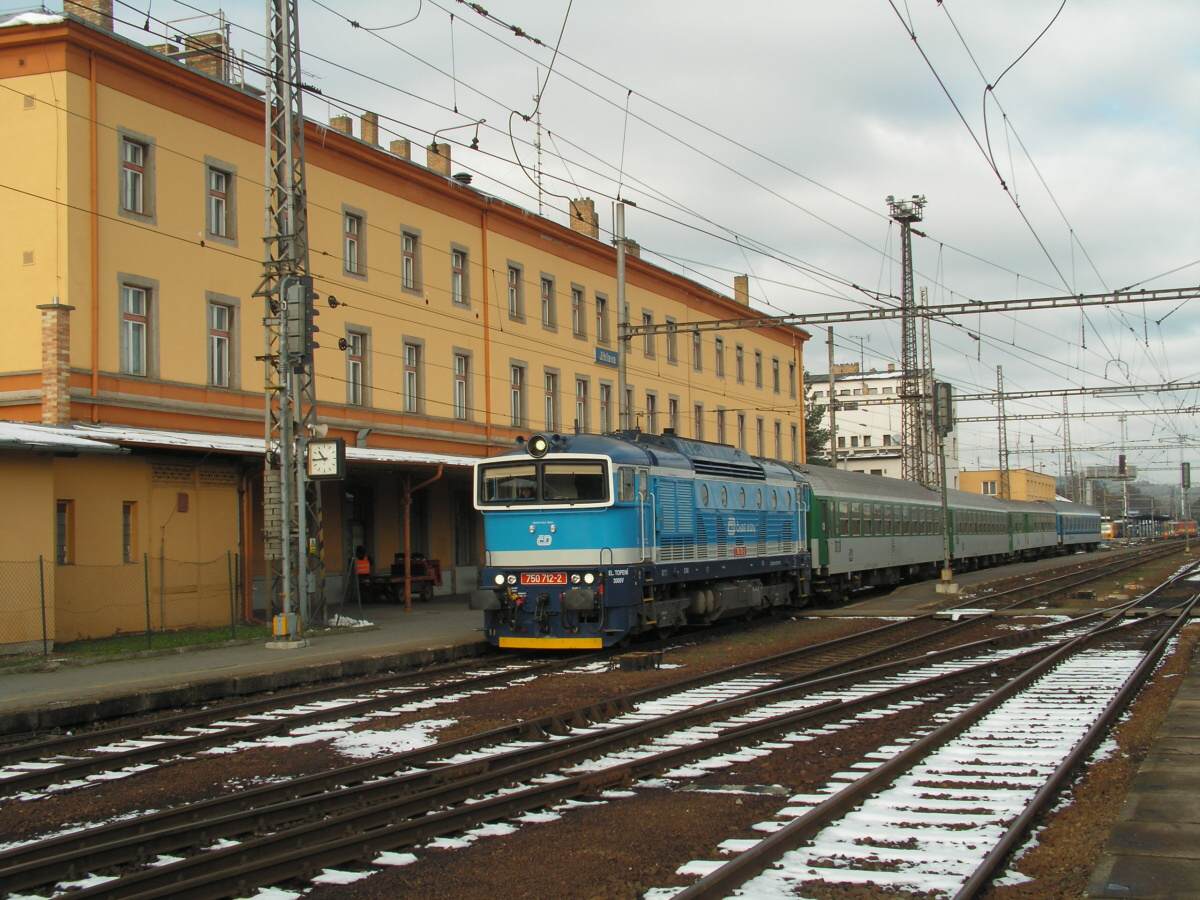750 712  R 667