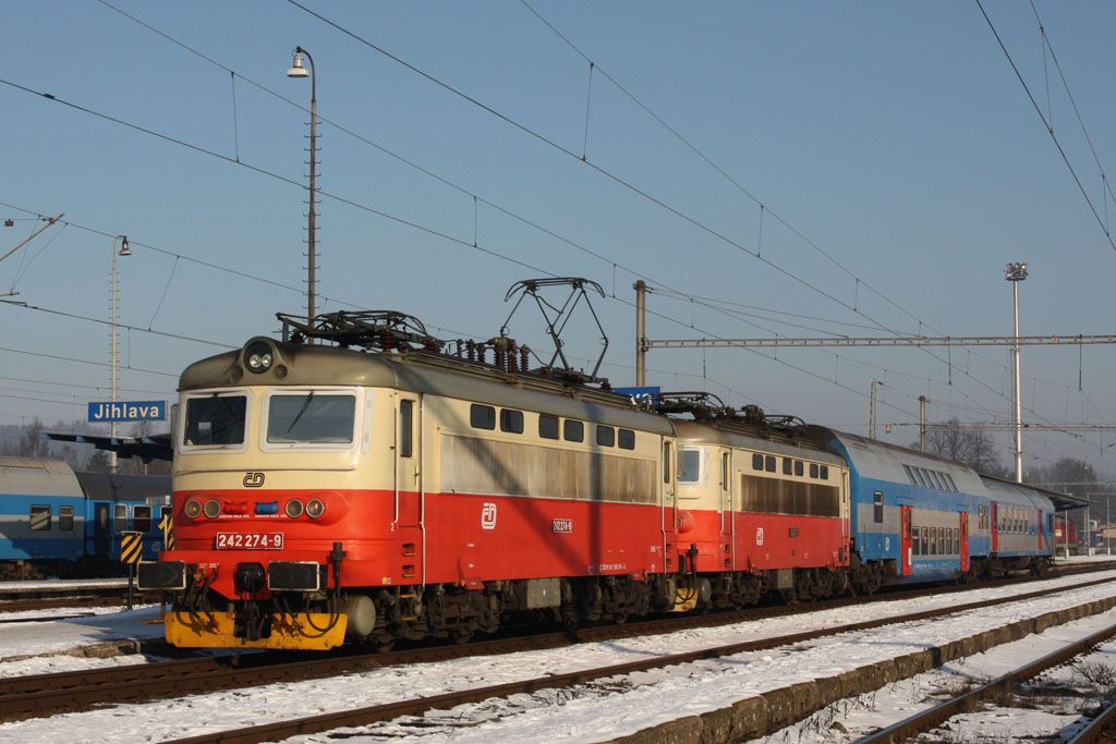242.274+242.247 na Os 14863 - Jihlava - p�evoz ne�inn� 242.247 z d�vodu v�luky HB-�lapanov