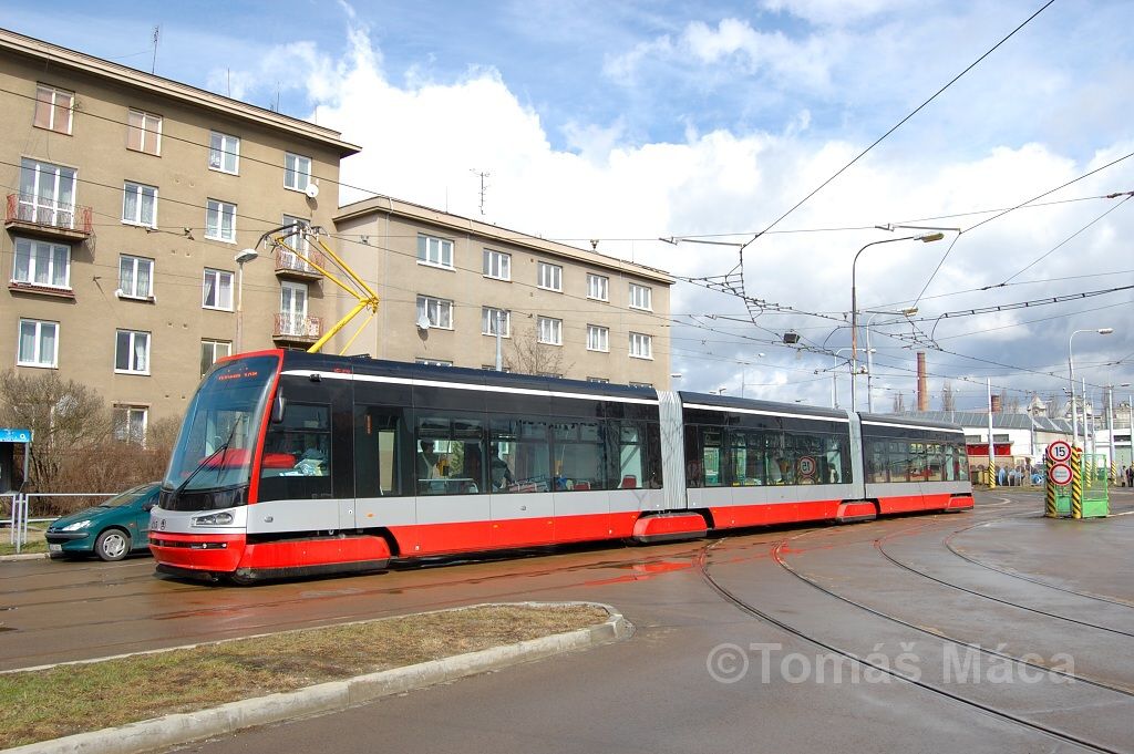 Poslední fotky a následuje zátah do vozovny.