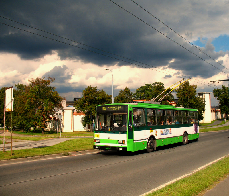 14TrM �. 448 se bl�� k zast�vce Lodn� na Karlov�. 11.9.2010