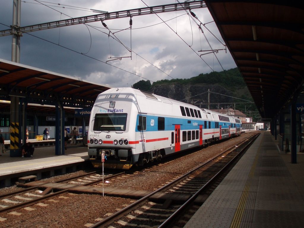 �st� nad Labem hlavn� n�dra��